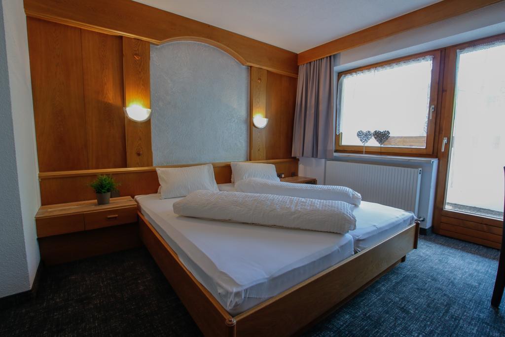 Hotel Tia Apart Kaunertal Quarto foto